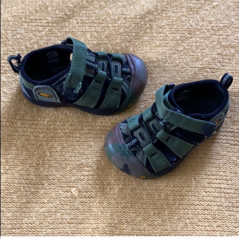 Keen Boys Sz 6 Sandals, Like New